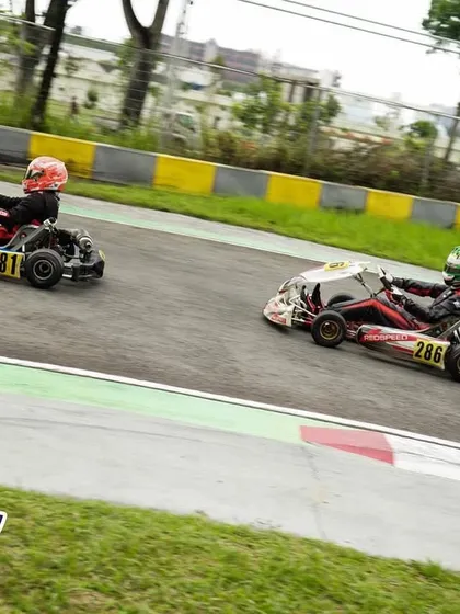 Our driver battling a competitor at the ROK Cup Singapore.