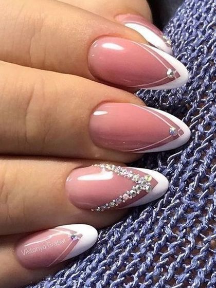 A very elegant and intricate design, perfect for a bride. This set features a pink base with white angular French tips and delicate rhinestone patterns.