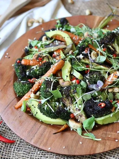 A vibrant, gluten-free grilled vegetable salad with broccoli, carrots, and creamy avocado. This is a perfect example of our balanced, plant-based meals that are packed with vitamins, fiber, and healthy fats to keep you energized.