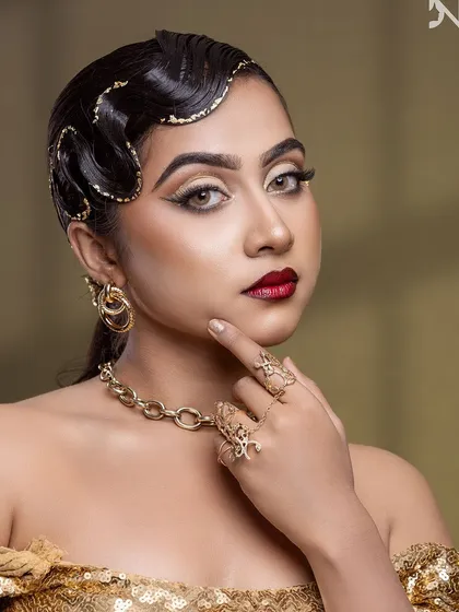Beyond bridal, I love to explore creative artistry. This high-fashion look, inspired by Brazilian makeup techniques, showcases the bold, editorial style I teach in my advanced masterclasses.