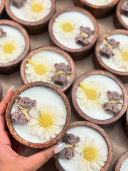 Tiny toes, teddy glows, and daisy dreams in a wooden bowl. Our baby shower candles with cute teddy bears and flowers are the sweetest way to say ‘Welcome, little one!’