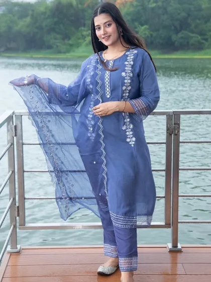 An outdoor shoot for an ethnic wear brand's new collection. I used the natural, diffused light by the water to highlight the soft fabric and delicate embroidery of this blue kurta set, creating a clean look for their e-commerce catalogue.