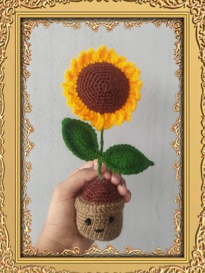 This classic crochet sunflower is potted in a smiley-faced base, combining two of our popular designs. It's a perfect, no-maintenance decoration for your home or office.