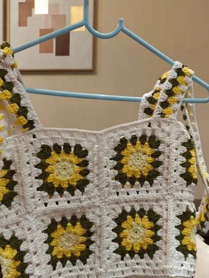 Capturing the joy of summer in a top. This sunflower-themed granny square crop top is a favorite for its cheerful vibe and easy-to-wear style. I designed it with adjustable straps for a perfect, comfortable fit, making it a go-to piece for sunny days.