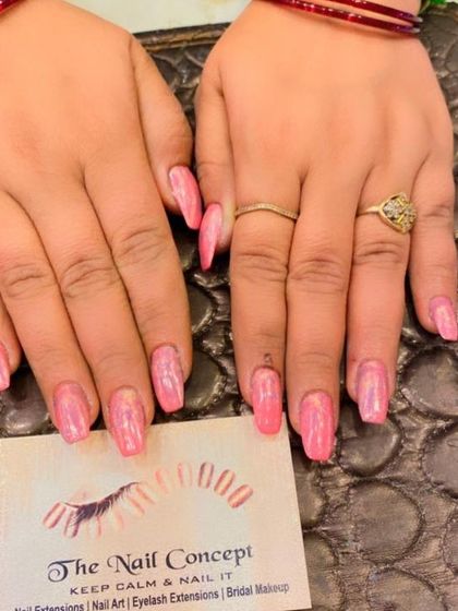 A beautiful set of coffin-shaped nails in a shimmery pink color. The iridescent finish gives the nails a lovely glow.