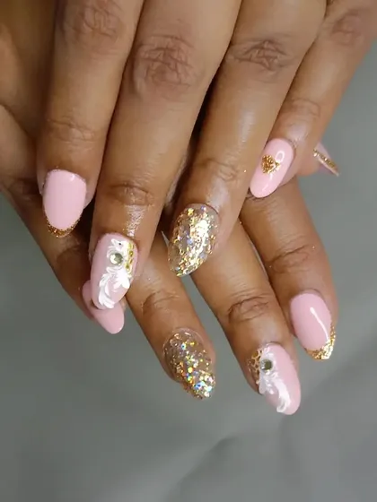 A soft pink and gold glitter bridal set, featuring delicate 3D shell-inspired details and gold foil accents for a romantic look.