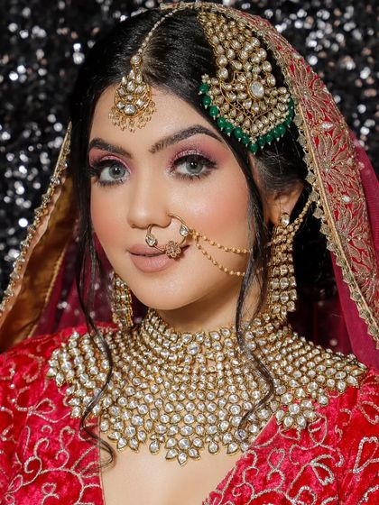 A close-up of a heavy Polki choker with a unique side-jhumar (passa). This is a beautiful option for a Muslim bridal look.