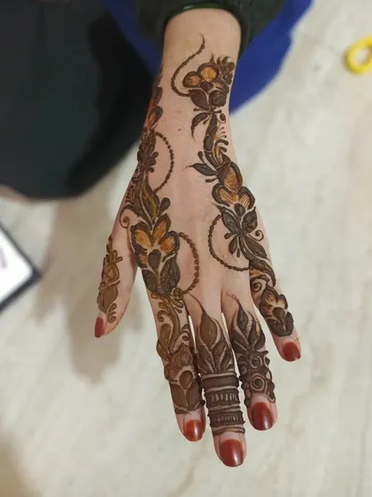 Massallah, look at this incredible piece by one of my students! This shows the kind of professional-level skill you can develop in my classes, even if you are a beginner today.