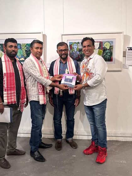 Receiving a token of appreciation at the inaugural ceremony of the art exhibition in Colombo. It is an honor to be recognized by the art community.