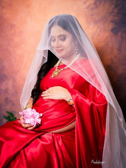 A delicate and soft portrait, with a sheer veil over the mother-to-be. This adds a layer of mystique and tenderness to the traditional look.