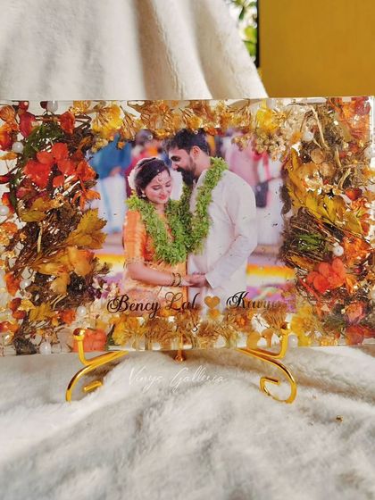 Vinys Galleria - Custom Resin Home Decor Resin Clocks, Lamps & Blocks photo 31