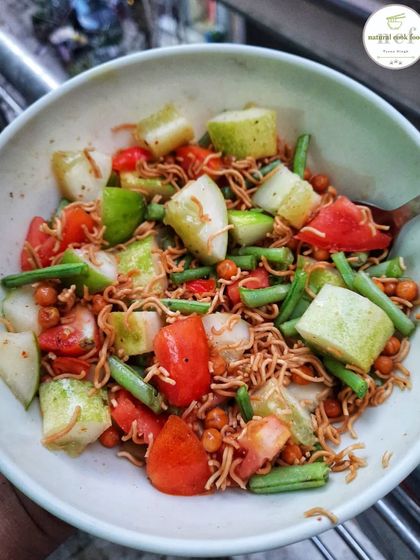 A spicy evening snack for myself. A simple mimi singju with fresh cucumber, tomato, and beans.