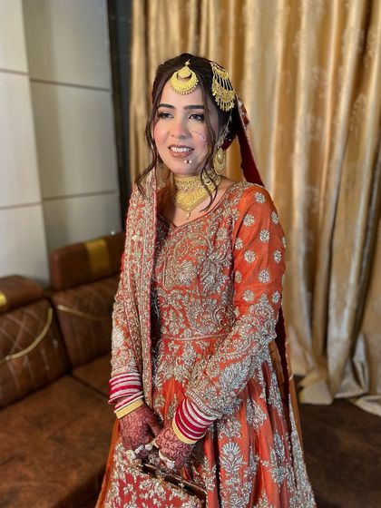 Pure elegance for a Nikah ceremony. This bride wanted a minimal yet glamorous look, so we focused on glowing skin, soft eyes, and a radiant smile to let her natural beauty shine.