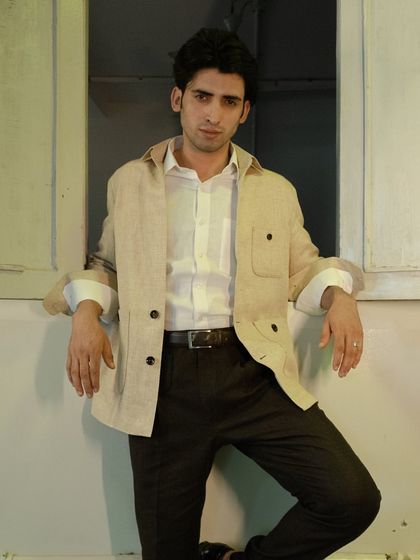 Presenting the essence of Italian glamour. This linen ensemble, from pants to shirts to safari style, offers unmatched comfort.