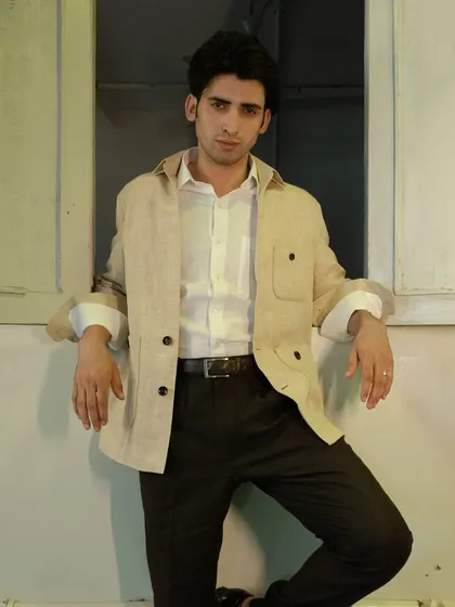 Presenting the essence of Italian glamour. This linen ensemble, from pants to shirts to safari style, offers unmatched comfort.