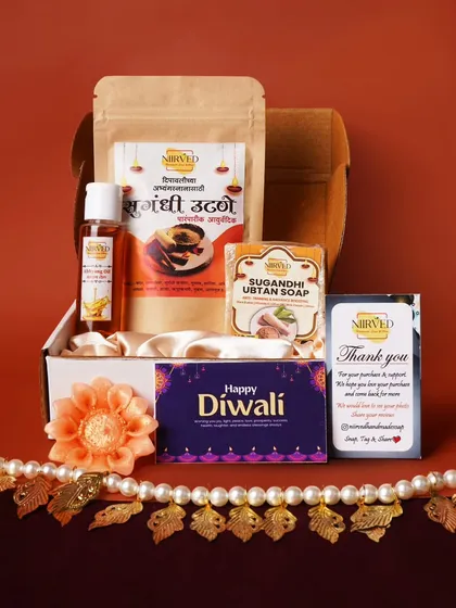 My complete Abhyang Snan Kit, beautifully arranged for the perfect Diwali self-care ritual. It includes everything you need: my herbal Sugandhi Ubtan, nourishing Abhyang Oil, a handmade Ubtan Soap, and a floating flower candle to create a serene atmosphere.
