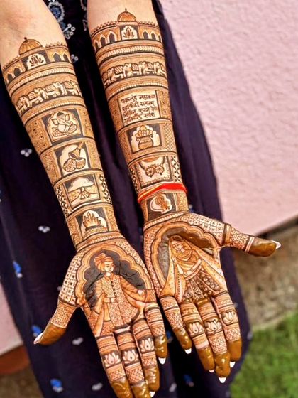 This design combines portraits with personalized elements like a wedding date and mantra written in Hindi, making it extra special for the bride.