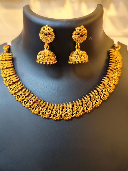 A classic matte-finish choker that can make any simple look elegant.