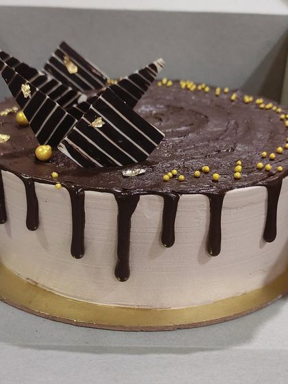 Loaded & Drip Cakes photo 11