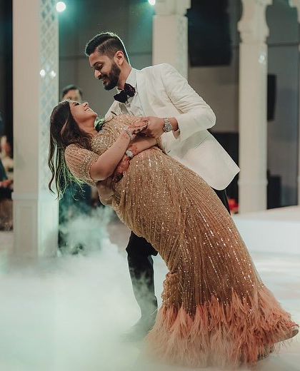 The perfect dip to end a first dance. I teach couples how to execute these classic moves safely and gracefully for a show-stopping finish.