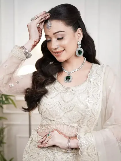 This image captures the elegant silhouette of the half-up, half-down wavy hairstyle. It's a versatile look that works well with both traditional and contemporary outfits.