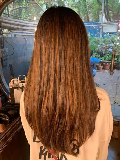 The shine on this straight auburn hair is just beautiful. A great example of a healthy, non-bleach color. (No filter)