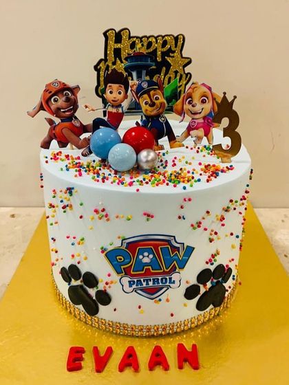 No job is too big, no pup is too small for this Paw Patrol cake. This design is perfect for a young fan, featuring the whole crew, colorful sprinkles, and paw prints.
