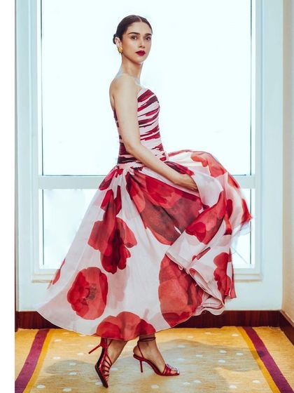 Show-Stopping Gowns & Cocktail Dresses photo 16