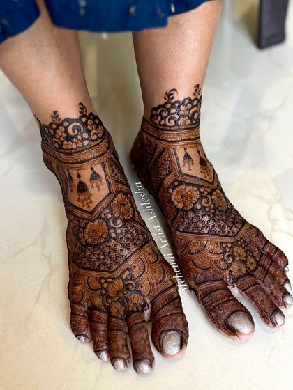 Intricate Bridal Feet photo 12