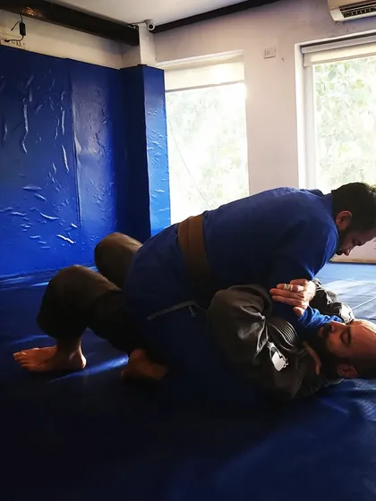 Another angle of the mount, showing control and pressure.