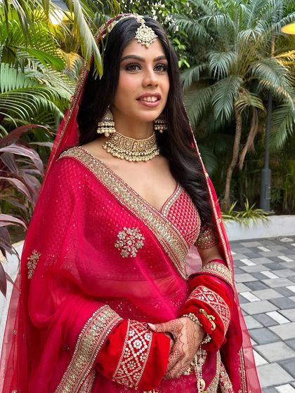 For Kanika, we chose timeless matte brown tones for her eyes. This is a classic bridal look that enhances the eyes beautifully and pairs perfectly with a traditional red lehenga.