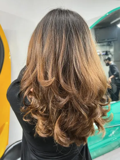 This is my signature Honey Caramel Balayage, a timeless look that adds dimension and warmth. I hand-paint each section to create a natural, sun-kissed effect with soft, blended layers and a bouncy, styled finish.