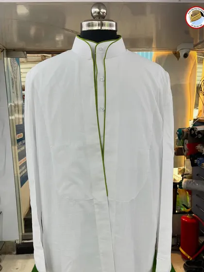 This white saya kurta is detailed with a smart olive green piping. It's a great way to add a touch of color while maintaining a classic look.