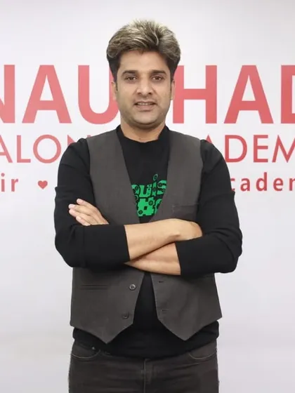 A photo of me at the academy. I am proud to be able to pass on my knowledge to the next generation of hairstylists.