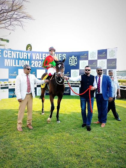 Vivaldo, with jockey P. Trevor, after winning The Hoysala Salver.