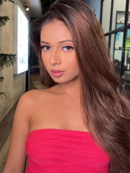 This look is all about perfected, glowing skin. I teach the importance of skin prep and base application to achieve a finish that looks flawless both in photos and in person.