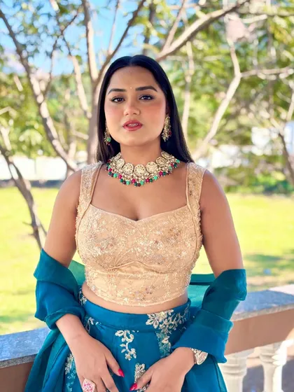 Ready for a daytime Mehendi function. I love putting together a complete look with the right outfit, jewelry, and makeup to match the vibe of each unique wedding event.