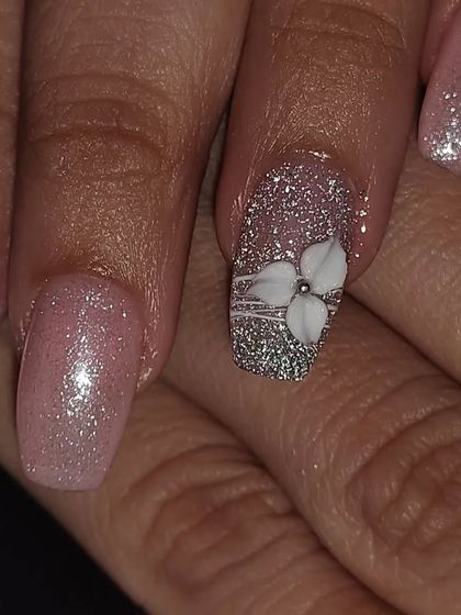 Shine On: Glitter, Chrome & Cat Eye photo 45