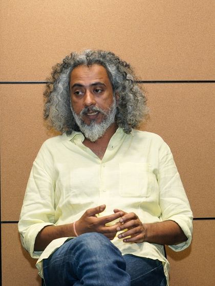 Madhav Raman sharing his thoughts and experiences with an engaged audience of young architects in Coimbatore.