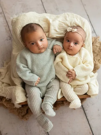 Photographing twins, especially when they are awake, presents a unique challenge. I will teach you the techniques to manage and capture beautiful, connected portraits of two babies at once.