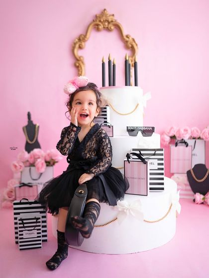 A joyful, laughing pose from this little model. Her happiness is absolutely infectious.