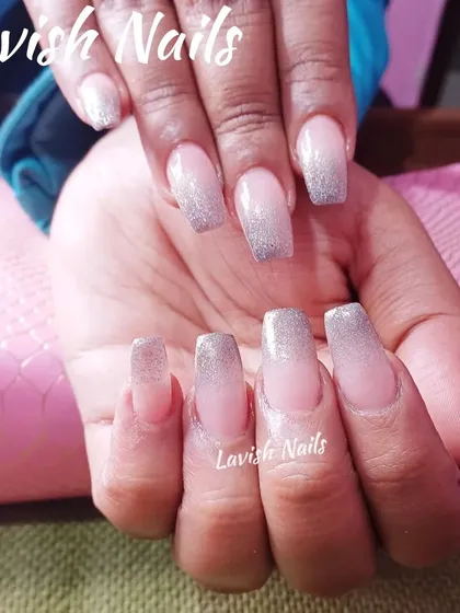 A softer version of the silver glitter ombre, showing a seamless blend on square-shaped extensions.