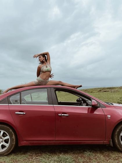 Suhani Singh - Online Yoga Classes Opening the Heart: Backbends & Hip Openers photo 17