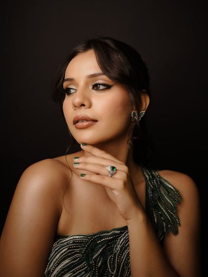 The side profile of this glam look shows off the sharp winged liner and the beautiful blend of the eyeshadow. It's a modern and edgy take on evening makeup.