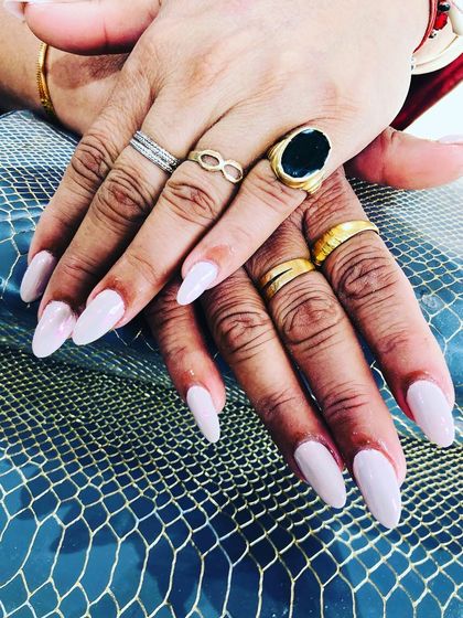 A soft, pearly white chrome finish for a clean and sophisticated look.