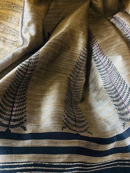 Block printing isn't just for tote bags. You can also learn to print on different types of fabric, like this elegant tussar silk, to create custom textiles for clothing or home decor.