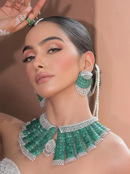 For the bride who dreams of softness and elegance. This look is about creating a still frame that breathes emotion, with skin like silk and eyes that hold stories.