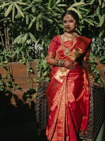 Showcasing my versatility with a classic South Indian bridal look. I draped this rich red Kanjivaram silk saree to perfection, paired with intricate temple jewelry and a soft matte makeup base to create a look of timeless, regal elegance.