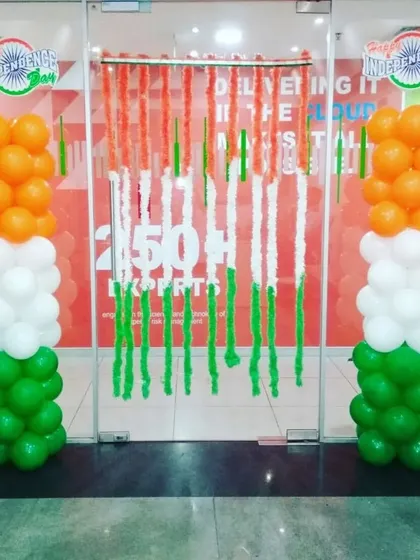 A simple and classic entrance decoration using tricolor balloon pillars and streamers. This is a popular and effective option for any office doorway.