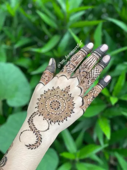 This mandala design looks so fresh and beautiful against the green foliage. Nature is always the best backdrop for henna.